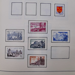 Collection timbres du monde classique neufs et oblitérés en un album.