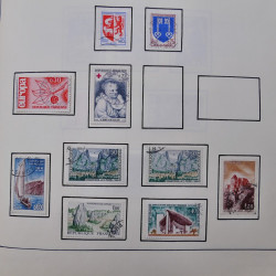 Collection timbres du monde classique neufs et oblitérés en un album.