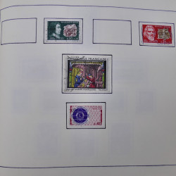 Collection timbres du monde classique neufs et oblitérés en un album.