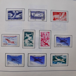 Collection timbres du monde classique neufs et oblitérés en un album.