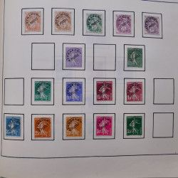 Collection timbres du monde classique neufs et oblitérés en un album.