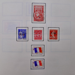 Collection timbres du monde classique neufs et oblitérés en un album.