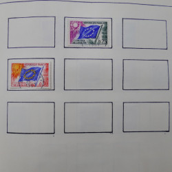 Collection timbres du monde classique neufs et oblitérés en un album.