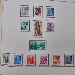 Collection timbres du monde classique neufs et oblitérés en un album.