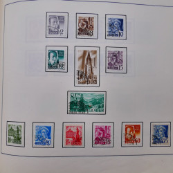 Collection timbres du monde classique neufs et oblitérés en un album.