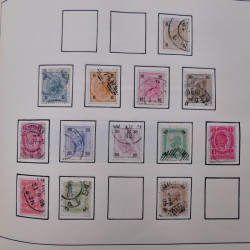 Collection timbres du monde classique neufs et oblitérés en un album.