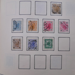 Collection timbres du monde classique neufs et oblitérés en un album.