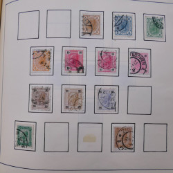 Collection timbres du monde classique neufs et oblitérés en un album.