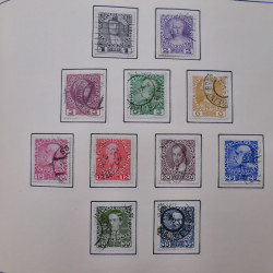 Collection timbres du monde classique neufs et oblitérés en un album.
