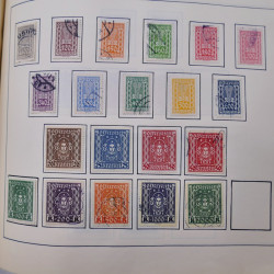Collection timbres du monde classique neufs et oblitérés en un album.