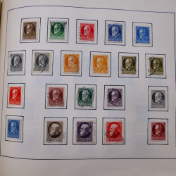 Collection timbres du monde classique neufs et oblitérés en un album.