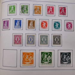 Collection timbres du monde classique neufs et oblitérés en un album.