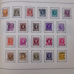 Collection timbres du monde classique neufs et oblitérés en un album.