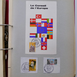 Collection commémoratifs du monde en un album.