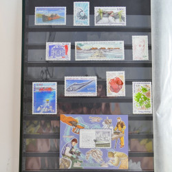 Lot de timbres de T.A.A.F. neufs** 2003-2017.
