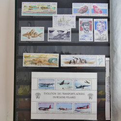 Lot de timbres de T.A.A.F. neufs** 2003-2017.