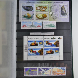 Lot de timbres de T.A.A.F. neufs** 2003-2017.