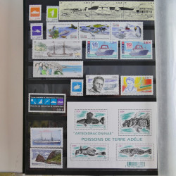 Lot de timbres de T.A.A.F. neufs** 2003-2017.