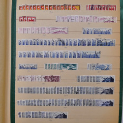 Vrac philatélique de timbres du monde en un carton.
