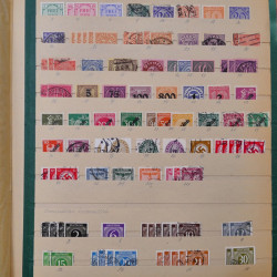 Vrac philatélique de timbres du monde en un carton.