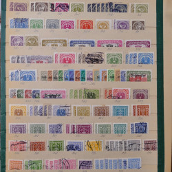Vrac philatélique de timbres du monde en un carton.