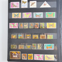 Vrac philatélique de timbres du monde en un carton.