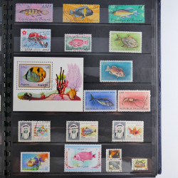 Vrac philatélique de timbres du monde en un carton.