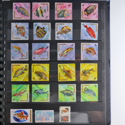 Vrac philatélique de timbres du monde en un carton.