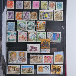 Vrac philatélique de timbres du monde en un carton.