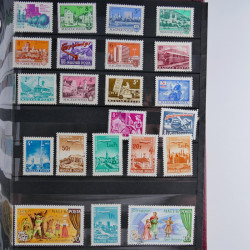Vrac philatélique de timbres du monde en un carton.