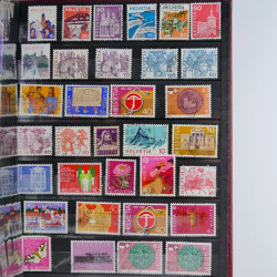 Vrac philatélique de timbres du monde en un carton.