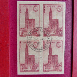 Vrac philatélique de timbres du monde en un carton.