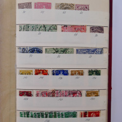 Vrac philatélique de timbres du monde en un carton.