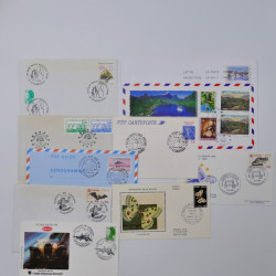 Vrac philatélique de timbres du monde en un carton.