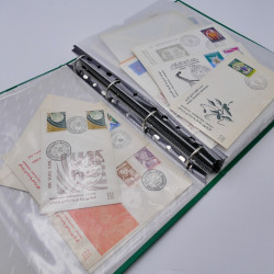 Vrac philatélique de timbres du monde en un carton.