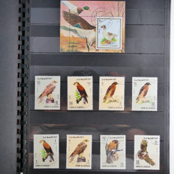 Vrac philatélique de timbres du monde en un carton.