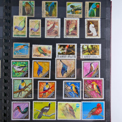 Vrac philatélique de timbres du monde en un carton.