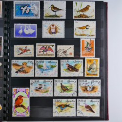 Vrac philatélique de timbres du monde en un carton.