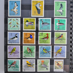 Vrac philatélique de timbres du monde en un carton.