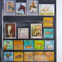 Vrac philatélique de timbres du monde en un carton.