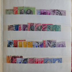 Vrac philatélique de timbres du monde en un carton.