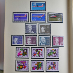 Collection timbres d'Allemagne de l'Est 1950-1978 neufs** en 2 albums.