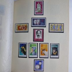 Collection timbres d'Allemagne de l'Est 1950-1978 neufs** en 2 albums.