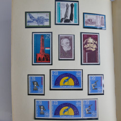 Collection timbres d'Allemagne de l'Est 1950-1978 neufs** en 2 albums.