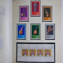 Collection timbres d'Allemagne de l'Est 1950-1978 neufs** en 2 albums.