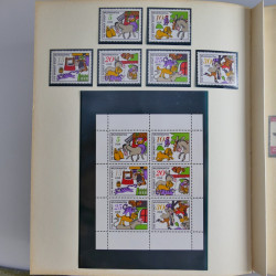 Collection timbres d'Allemagne de l'Est 1950-1978 neufs** en 2 albums.