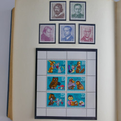 Collection timbres d'Allemagne de l'Est 1950-1978 neufs** en 2 albums.