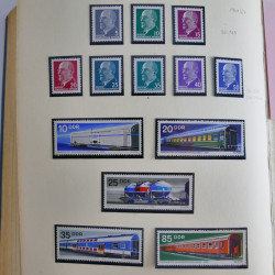 Collection timbres d'Allemagne de l'Est 1950-1978 neufs** en 2 albums.