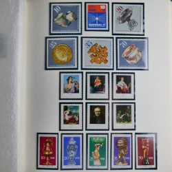 Collection timbres d'Allemagne de l'Est 1950-1978 neufs** en 2 albums.