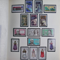 Collection timbres d'Allemagne de l'Est 1950-1978 neufs** en 2 albums.